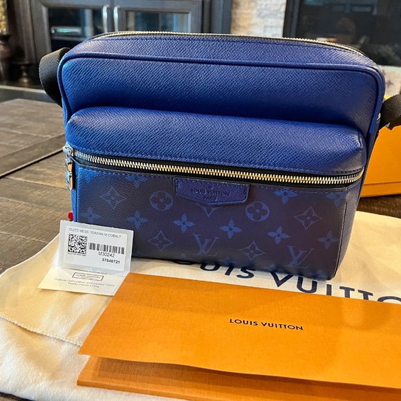 Louis Vuitton - Picture 9 of 11